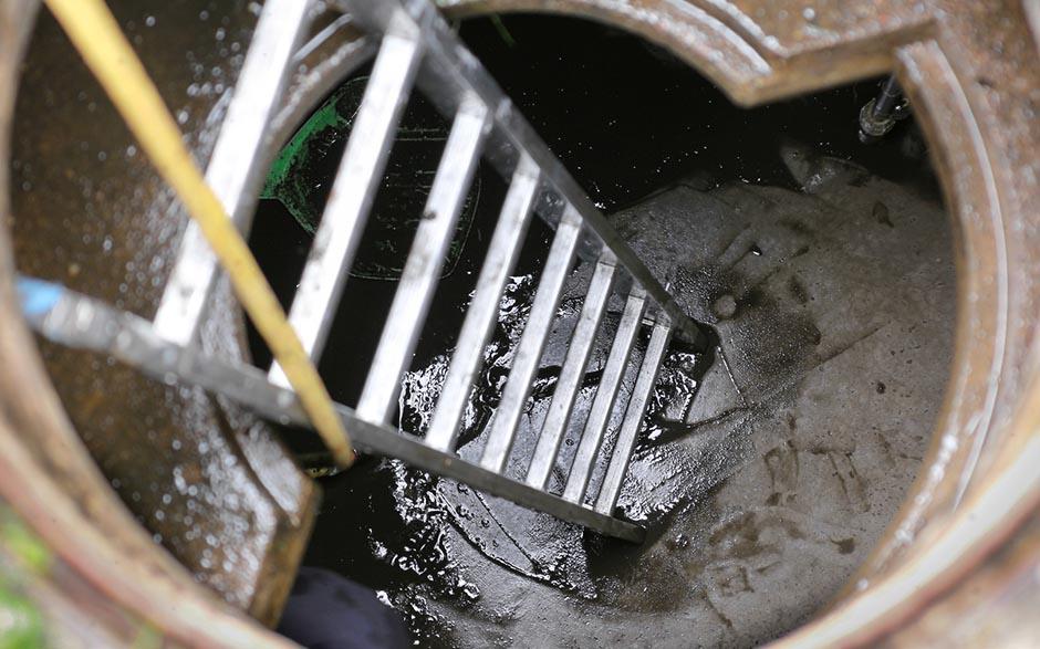 comment déboucher les toilettes avec une bouteille Paris 11